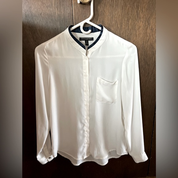 Dressy blouse! Ivory with navy blue trim silky neck. Banana Republic. - Picture 1 of 4